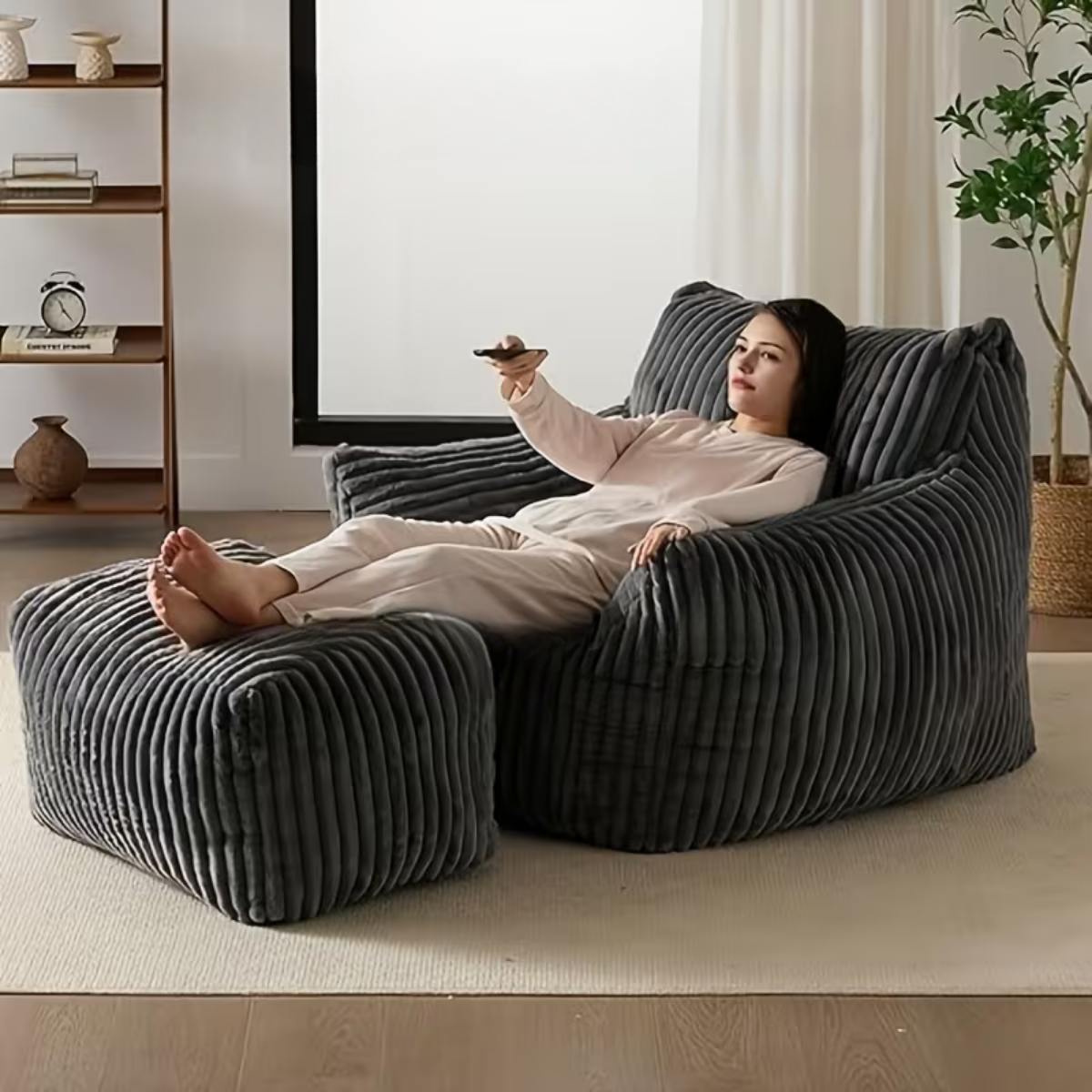 ™Calty | ספה חד מושבית עם משענות ידיים ודום רגליים